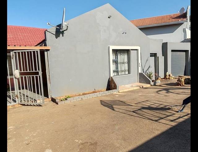 3 BEDROOM HOUSE FOR SALE IN ELANDSPOORT
